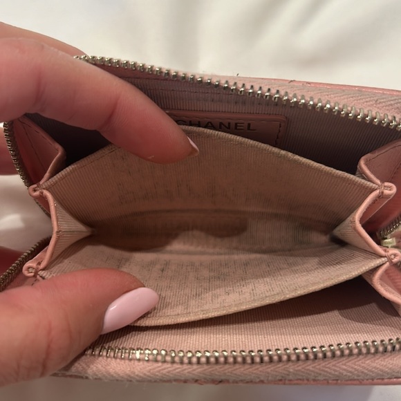 🩷Chanel 19 lambskin wallet with zipper. - Picture 7 of 8